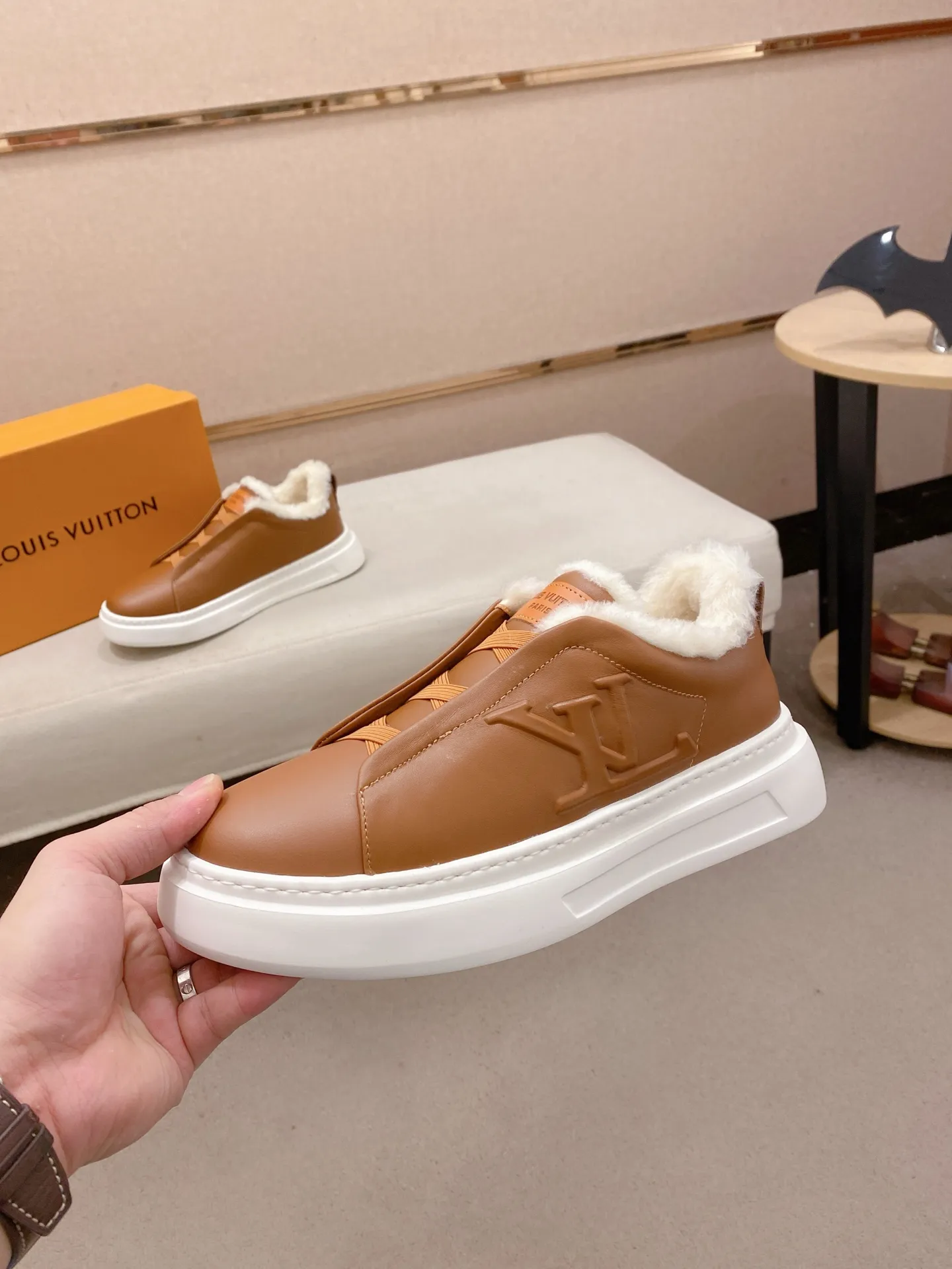 Factory price: 480💰🎉🎉LV~Louis Vuitton trendy men's shoes, new shipments, latest matching, same style as the official website, super high quality, best-selling season [strong][strong][strong] Selected first-layer cowhide, comfortable wool lining, original last, comfortable on the feet, wear-resistant rubber outsole, size: 38-44.